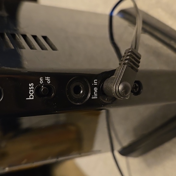 iHome iH4 Alarm Clock Speaker System with Dock for iPod (Black) - Picture 6 of 7